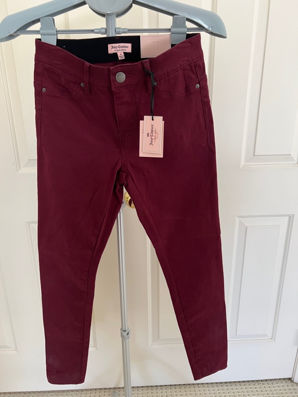 Juicy Couture women Burgundy Skinny Jeans
Size 4